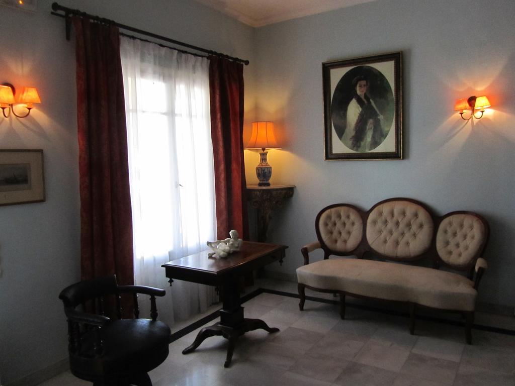 Levant Hotel Пелекас Стая снимка